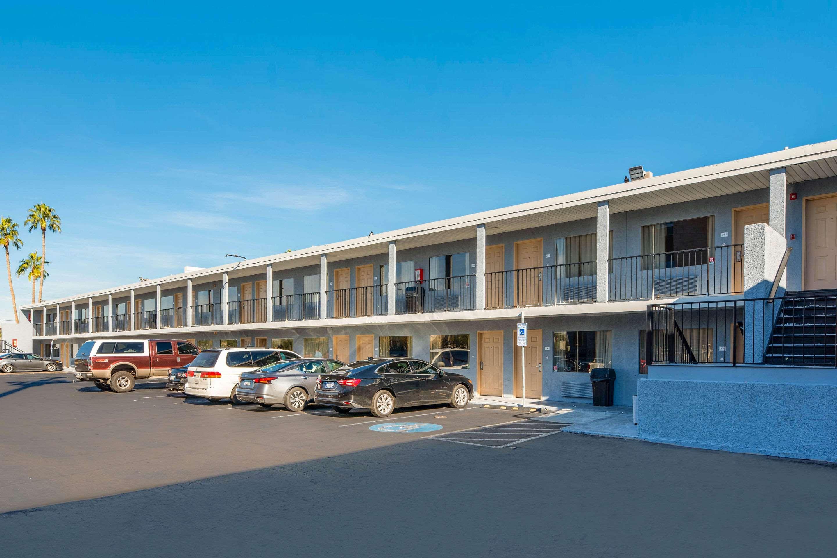 Econo Lodge Phoenix North I-17 Exterior photo