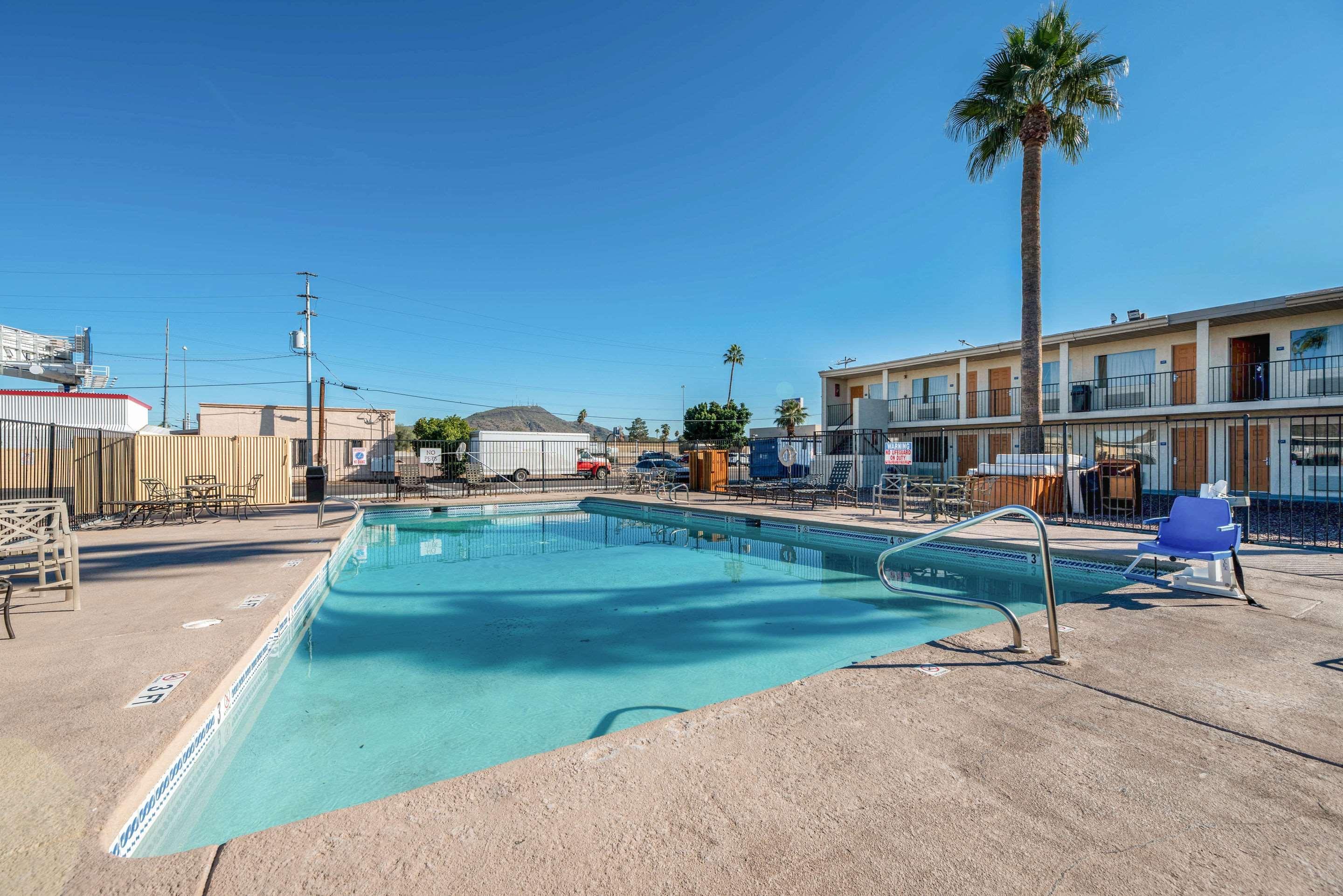 Econo Lodge Phoenix North I-17 Exterior photo