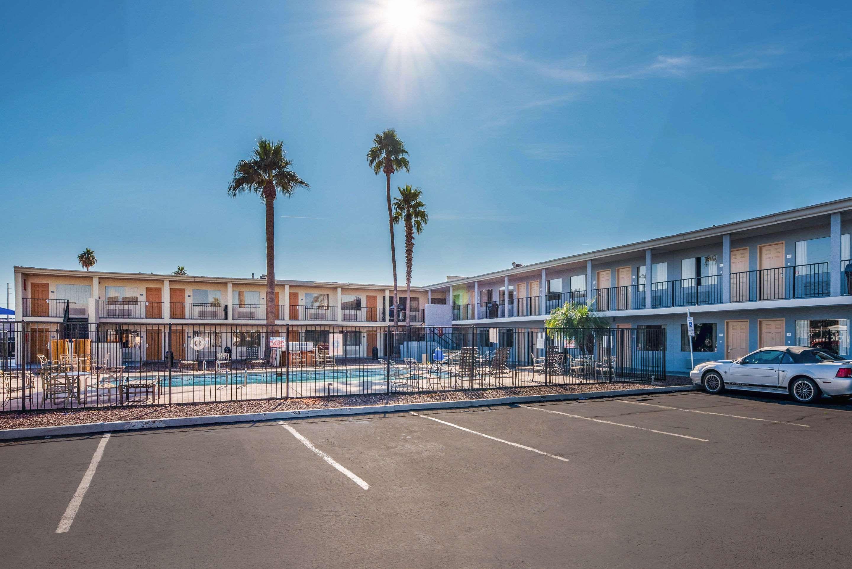 Econo Lodge Phoenix North I-17 Exterior photo